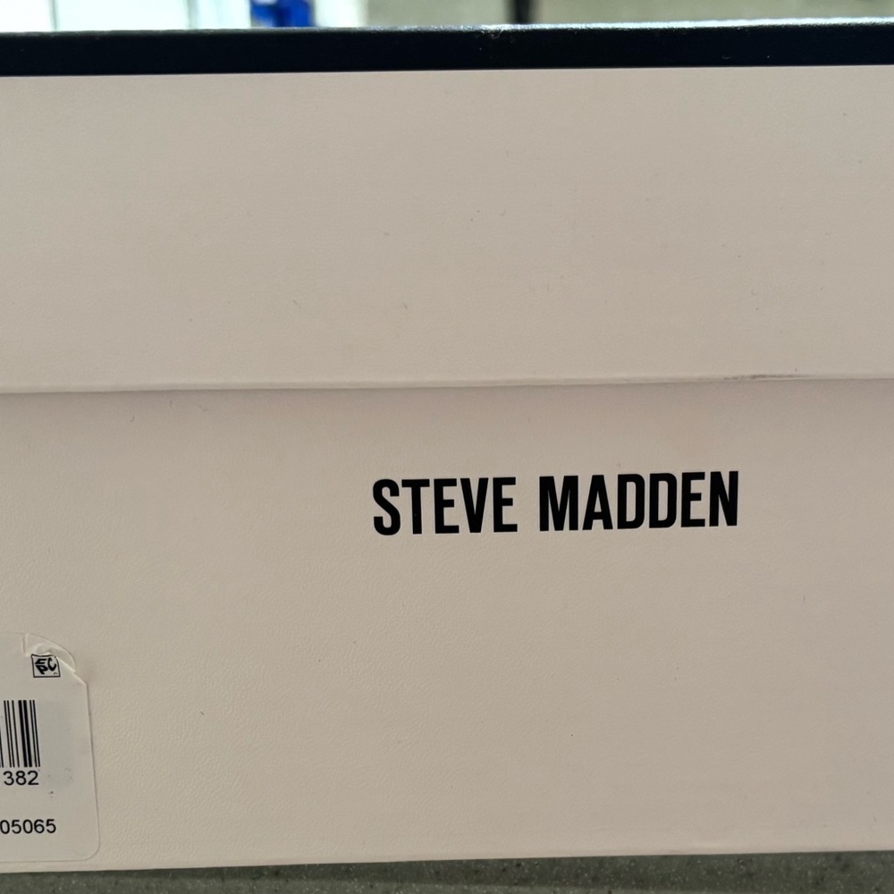 Steve Madden Suede Gray Heeled Boots knee high boots - Picture 3 of 3